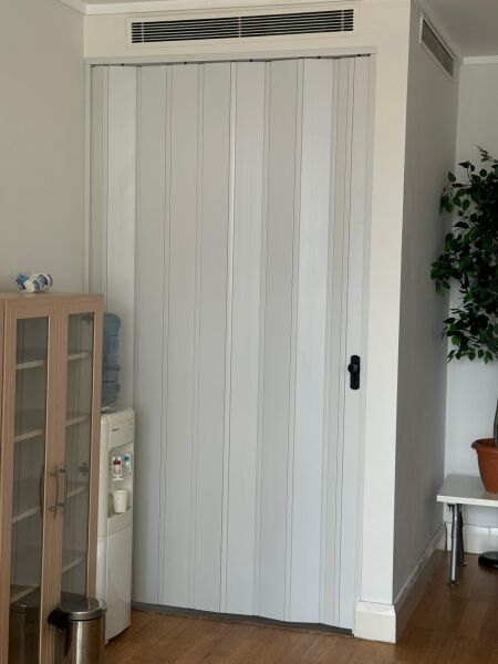 Sarpaş Akordiyon Kalın Kapı Camsız Beyaz Katlanır Akordeon Pvc Anahtar Kilitli