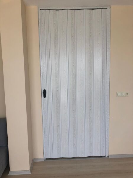 Sarpaş Akordiyon Kalın Kapı Camsız Akçaağaç  Desenli Katlanır Akordeon Pvc Anahtar Kilitli