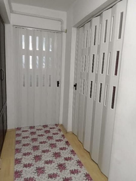 Sarpaş Akordiyon Kalın Kapı Camlı Beyaz Katlanır Akordeon Pvc Anahtar Kilitli
