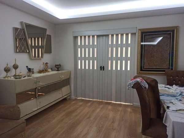 Sarpaş Akordiyon Kapı Akçaağaç Camlı 12 mm Desenli Çift Açılım Katlanır Akordeon Pvc
