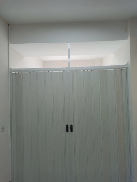 Sarpaş Akordiyon Kapı Akçaağaç Camsız 12 mm Desenli Çift Açılım Katlanır Akordeon Pvc